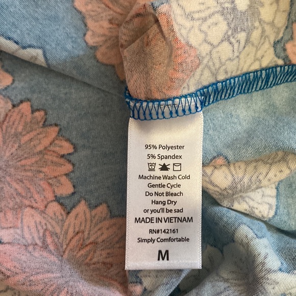 🎈Sale🎈NWT LuLaRoe Irma Floral Top - Picture 6 of 7